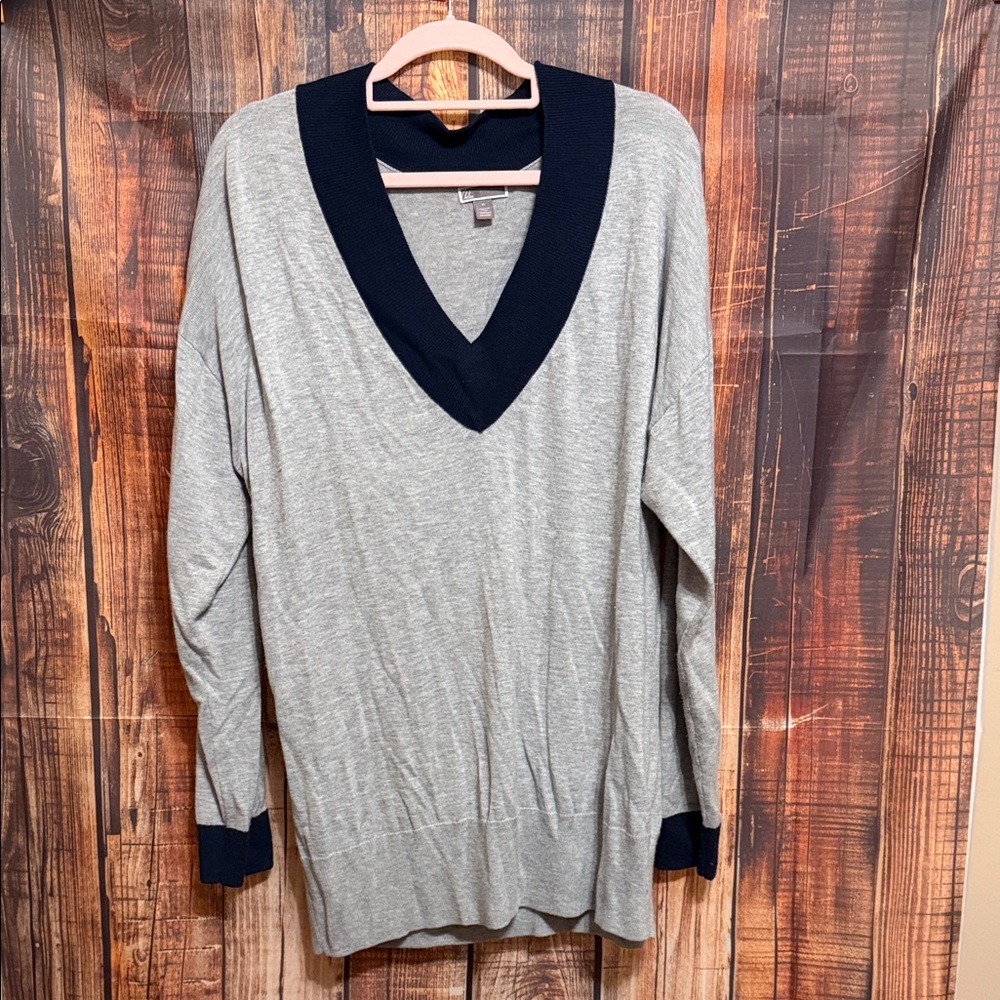 Chelsea28 Women's V-Neck Sweater in Light Gray with Navy Trim